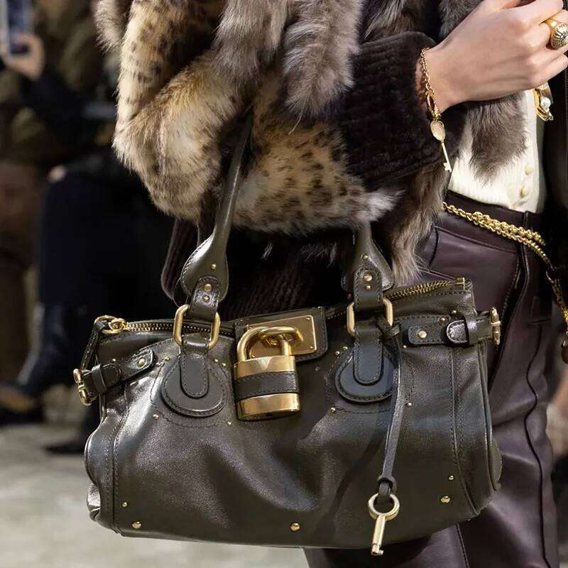 Vintage Lock Buckle Designer Tote Bag,Classic Large Capacity Commuting Shoulder Bags, Fashionable Lady Handbags,Punk Street Bag