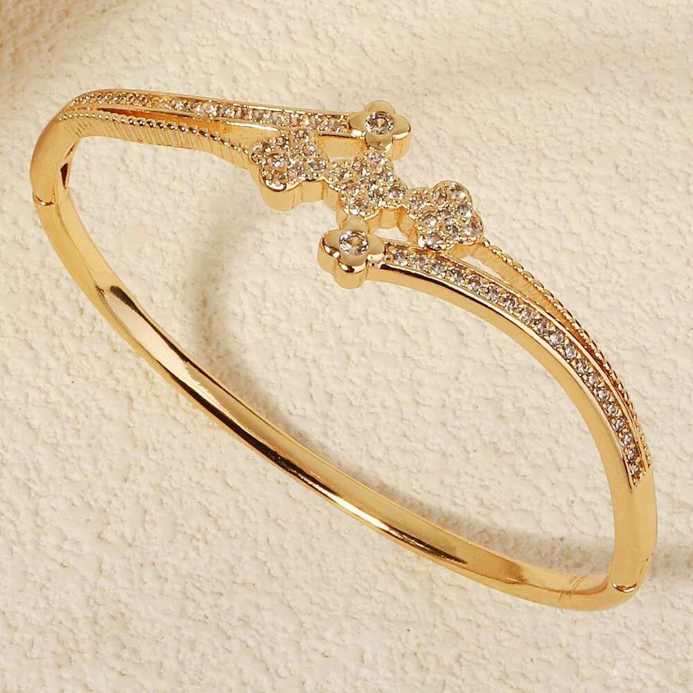 Fashion Metal Light Luxury High-End Copper Bracelet, Inlaid Zirconia Gold Plated Open Cuff, Versatile Jewelry for Women