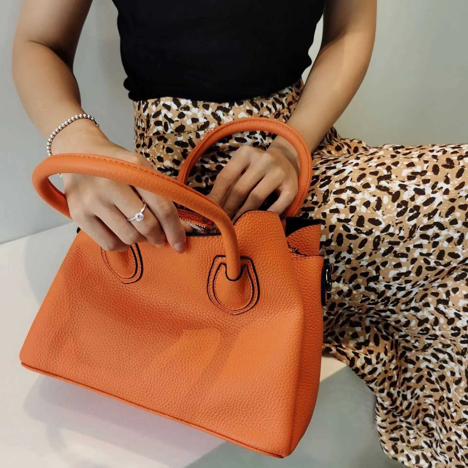 New Fashion Full Grain Cowhide Leather Womens Tote Bag Orange Roomy Deisgn Ladies Handbag Large Shoulder Bag Dropship H260306