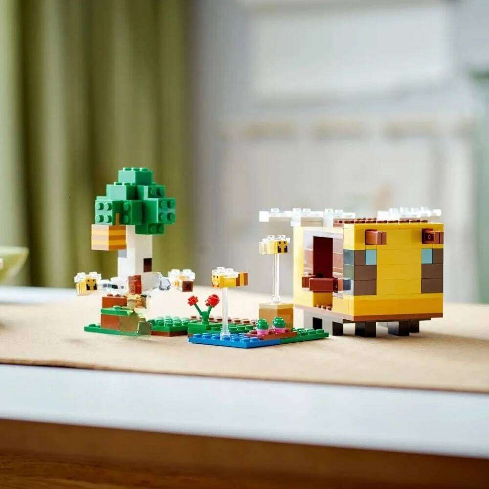 254PCS Creative The Bee Cottage Building Blocks DIY World With Figures Assemble Bricks Toy Gift For Children Kids Z260305