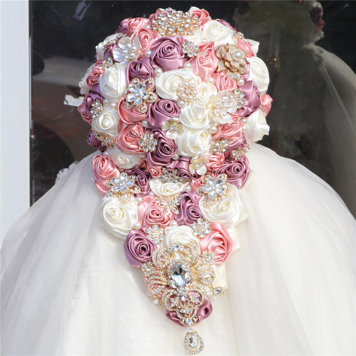Waterfall Water Drop Handheld Flower Gold Diamond Ribbon Rose Wedding Supplies Cross border Supply Spot Multi color Bouquet