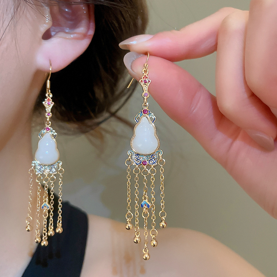 New Chinese-style geometric floral tassel with diamonds, light luxury high-end feel, fashionable and elegant earrings for women