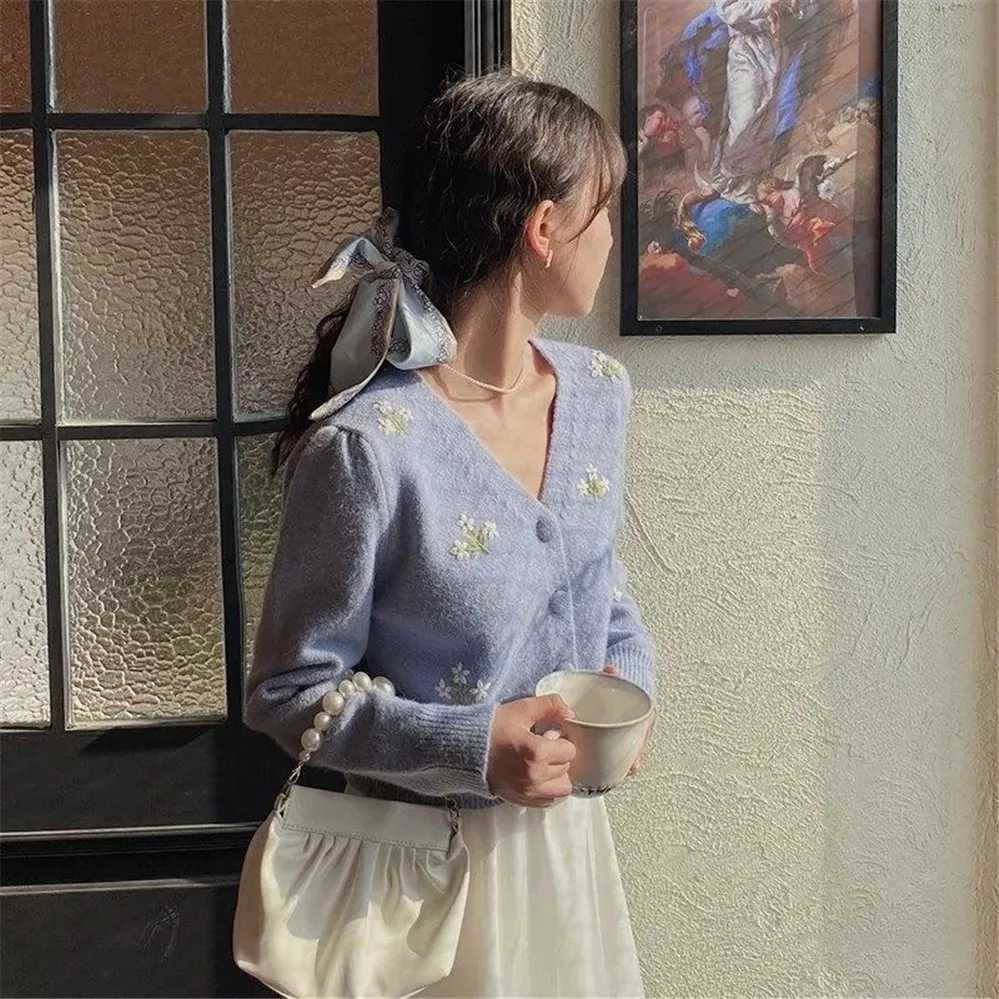 Fashion Sweaters Women Cardigan V-neck All-match Simple Ladies Knitwear Vintage Embroidery Sweet College Preppy Style Spring M260306