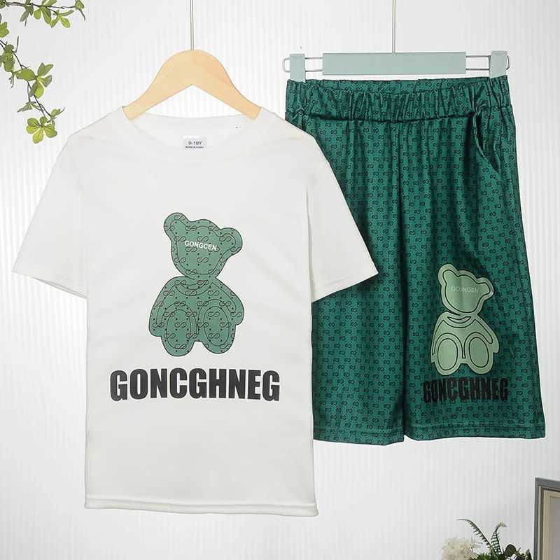 This kids' green bear letter short-sleeve set is breathable, comfortable, and trendy, making it a versatile casual two-piece set for both boys an