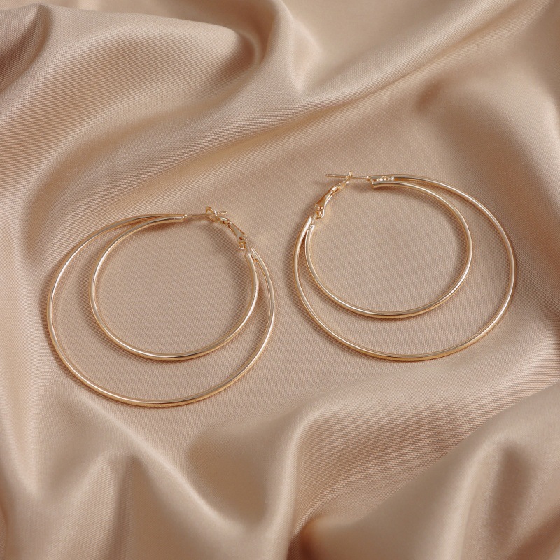 Trendy Stacked Ring Set Featuring Lustrous Metal Rings