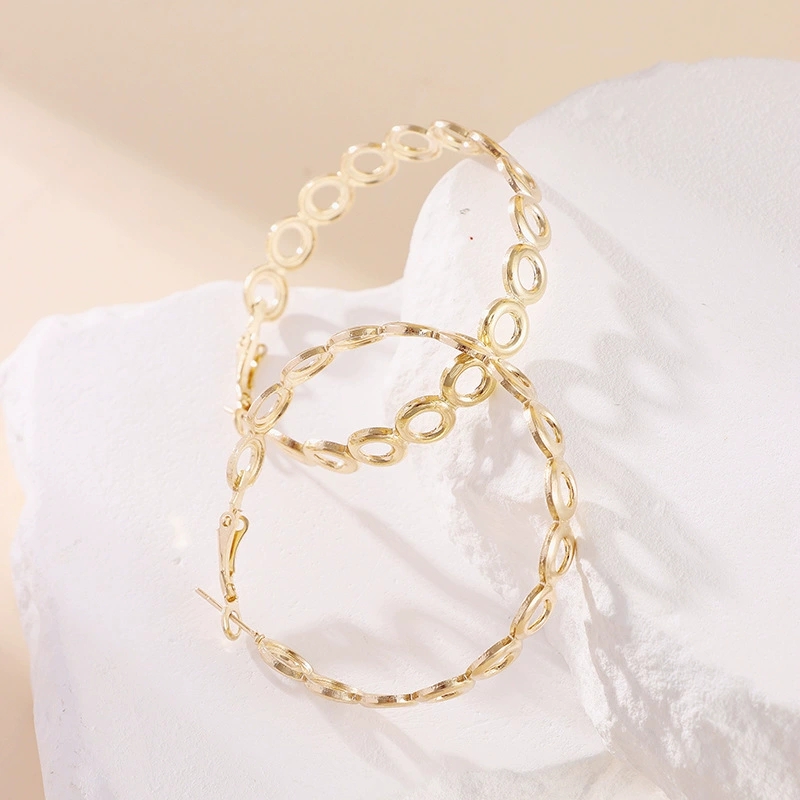 Sleek Design Gold Tone Ear Ringset with Trendy Simplicity