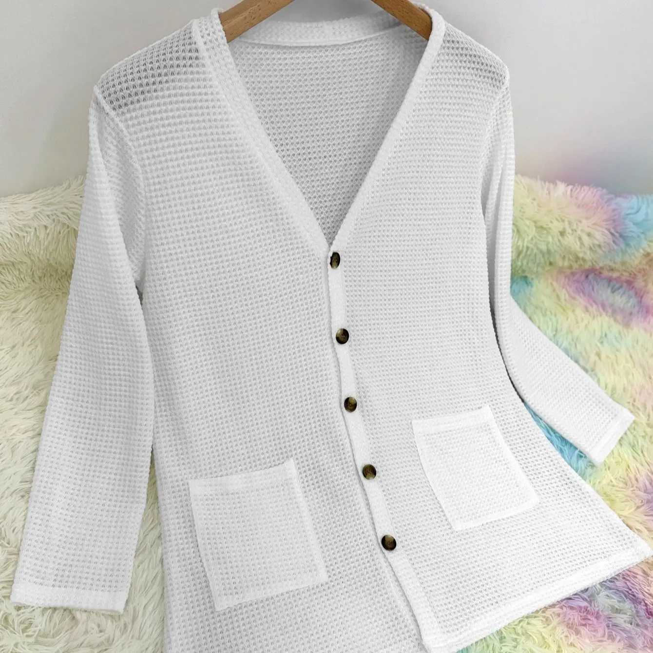 Plus size solid color v-neck cardigan casual long sleeve button front cardigan suitable for spring and autumn M260306