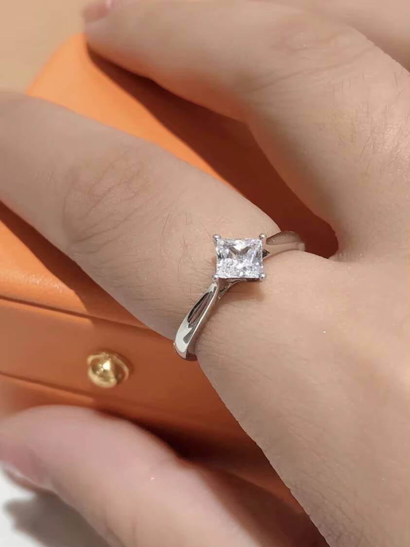 Authentic 18K Gold Cultivated Diamond Ring Female Princess Square Four-claw IGI Certified Light Luxury Niche Birthday Gift for