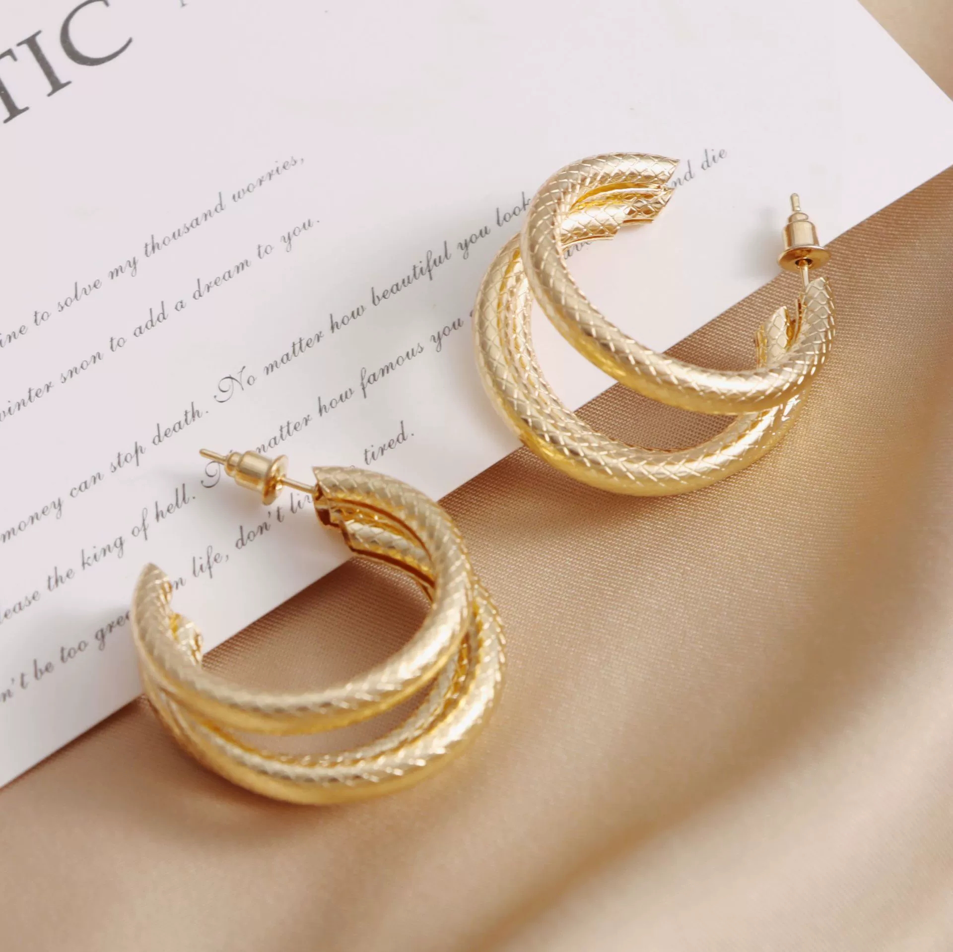 Chic Handcrafted Hollow Fan Leaf Drop-Earings Distinctive Tribal Influence Accessory