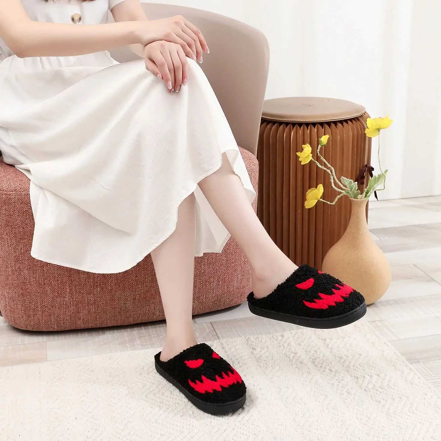 Winter home red magic pattern cotton slippers non-slip thick bottom wool cotton slippers S260305