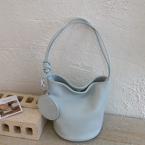 Fashion niche women's handbag spring new fashion simple shoulder bag designer bag crossbody bag luxury handbag