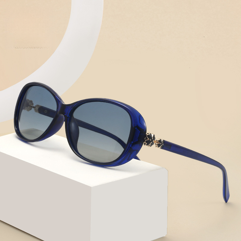 2026 New Designer Luxury Brand Women's Polarized Sunglasses Classic High End Street Style Elegant Multi Functional Gradient Sunglasses Factory Wh