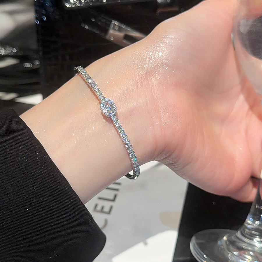 French-style exquisite simple zircon geometric round bracelet, light luxury high-end feel, fashionable and versatile niche jewelry for women