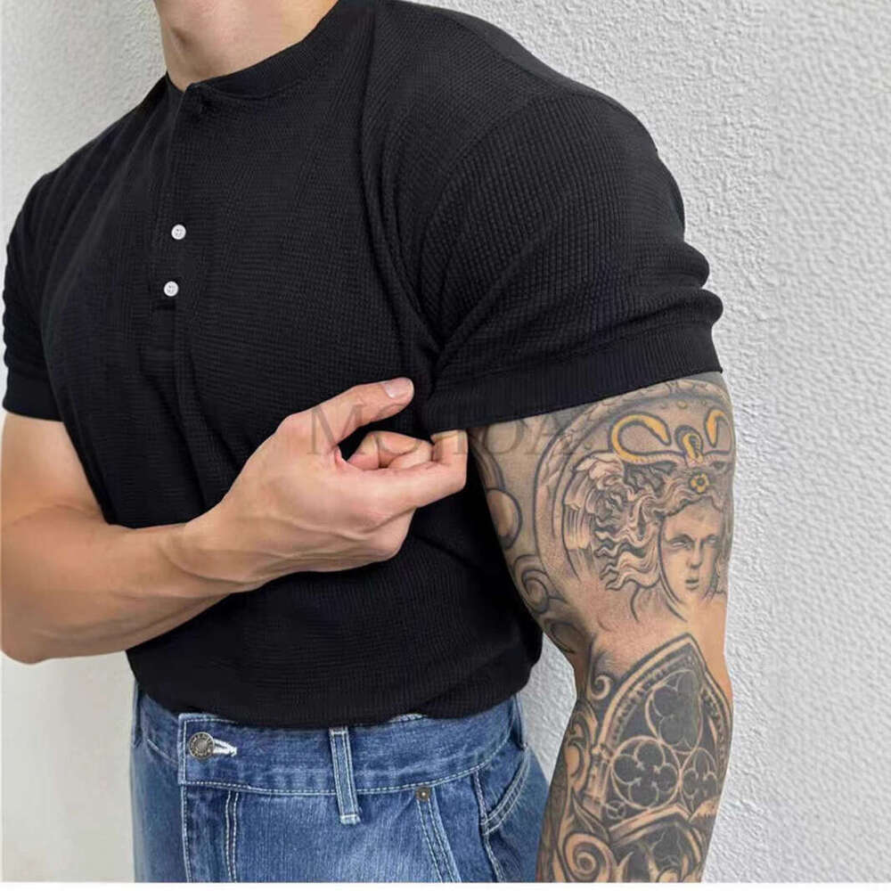Waffle knit henley for muscular men, slim-fit short-sleeve textured workwear t-shirt, tight-sleeve half-button polo shirt