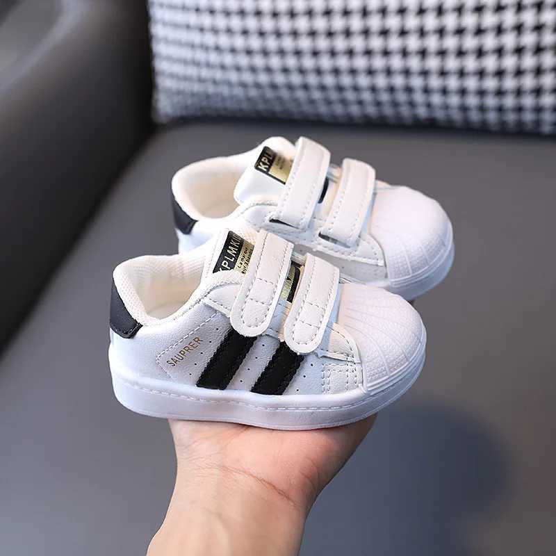 These new kids' classic shell-toe sneakers are breathable, comfortable, and non-slip, perfect for both boys and girls as walking and casual white