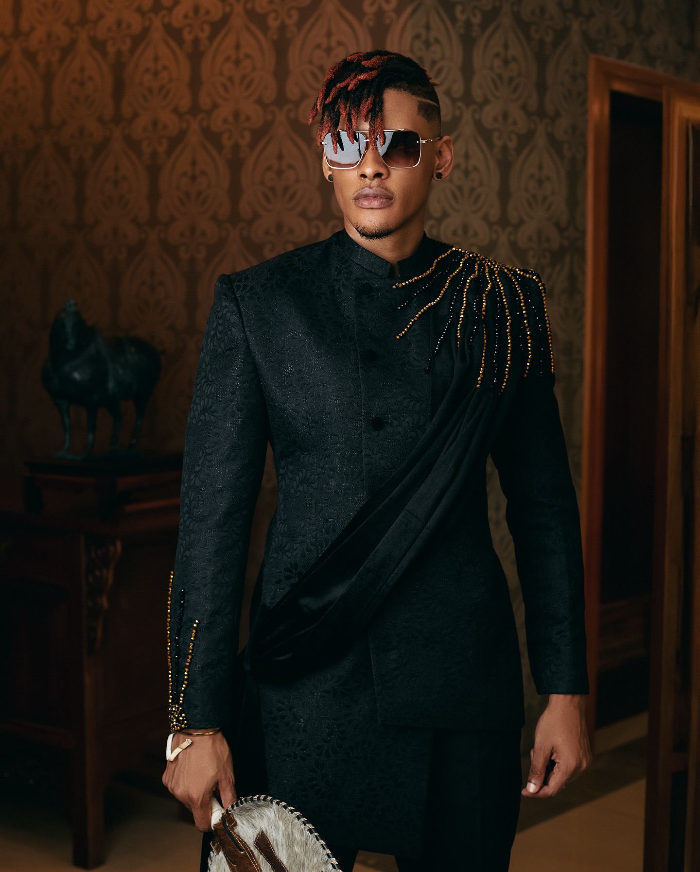Unique Men Suits Jacquard Blazer 2 Pieces Tailor-Made Rhinestone Beaded Jacket Single Breasted Groom Customized Coat Pants Plus Size