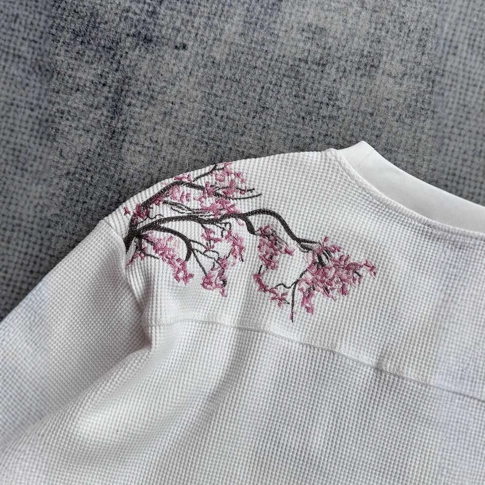 European and American cross-border Amazon plum blossom embroidered T-shirt for men, high street style, loose fit, casual, white, round neck, long slee