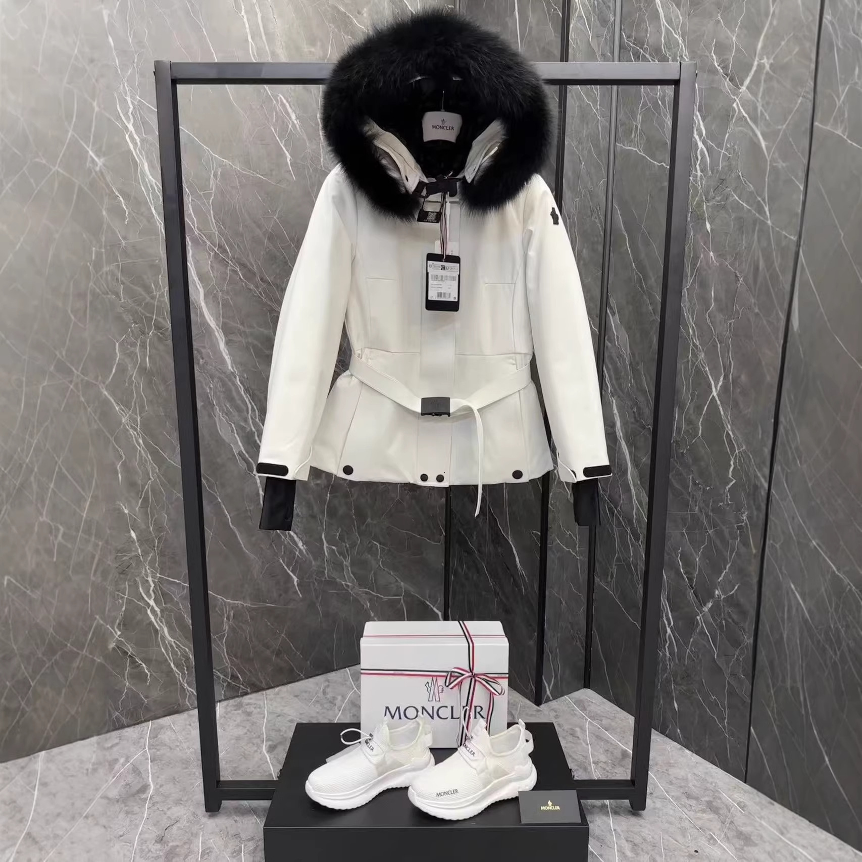 Cross-border Premium Selection Mengjia Jacket, New Autumn/Winter Collection, Waist-Cinched Short Coat with Sheep and Fox Fur Collar, Thickened Down Jacket