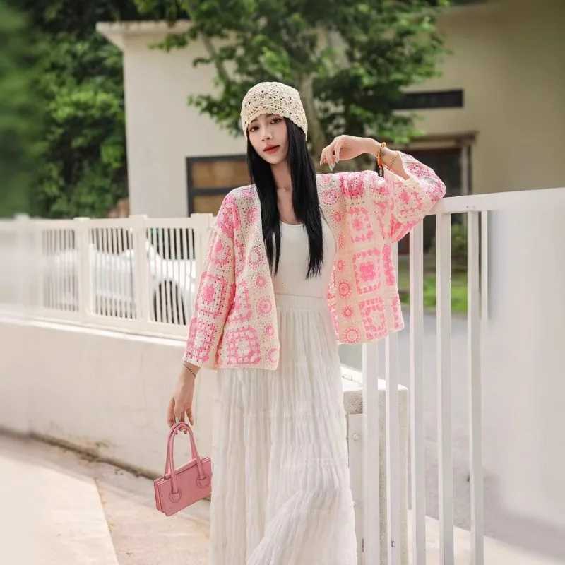 Vintage Boho Loose Plaid Cardigans Female Long Sleeves Hook Flower Hollow Tops 2025 Vacation Sunscreen Casual Shirt M260306