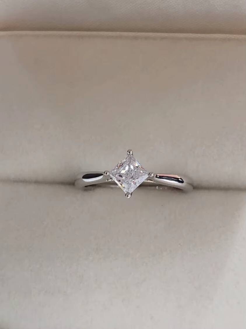Authentic 18K Gold Cultivated Diamond Ring Female Princess Square Four-claw IGI Certified Light Luxury Niche Birthday Gift for