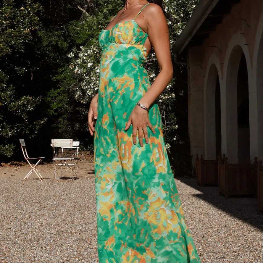 2025 Summer Fashion New Bohemian Vacation Style Elegant and Sexy Beach Vacation French Low Cut Strap Long Open Back Skirt X260306