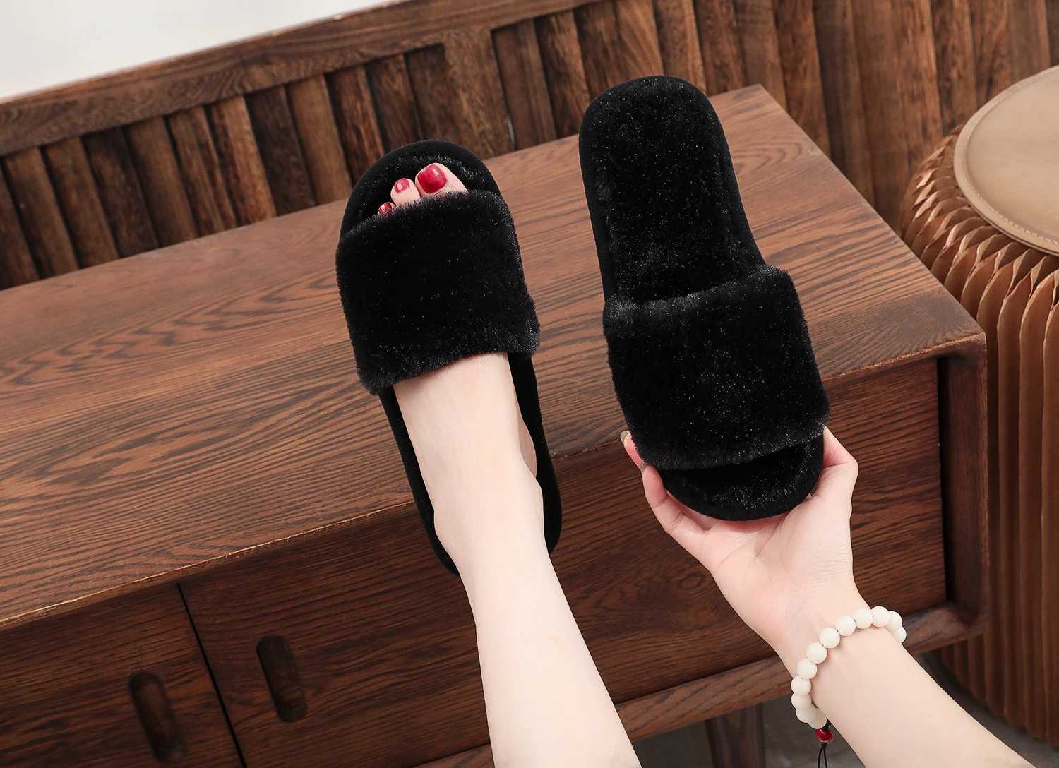 Winter Women Winter House Furry Slippers Non-Slip Casual Indoor Flats Floor Shoes Ladies Flip Flops Warm Shoes Solid Colors S260305