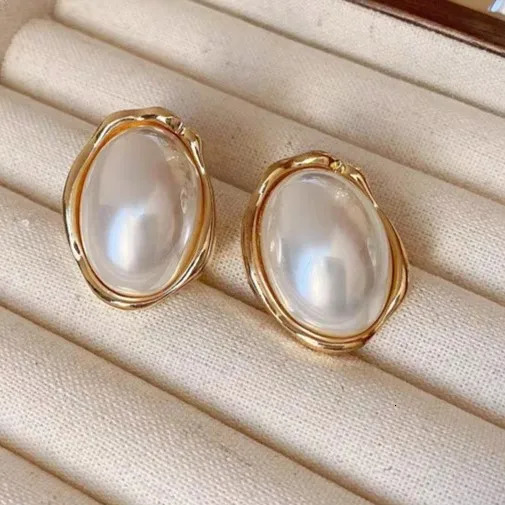 Womens jewellery earrings woman Wholesale of pearl earrings European American earrings retro geometric oval earings 260303