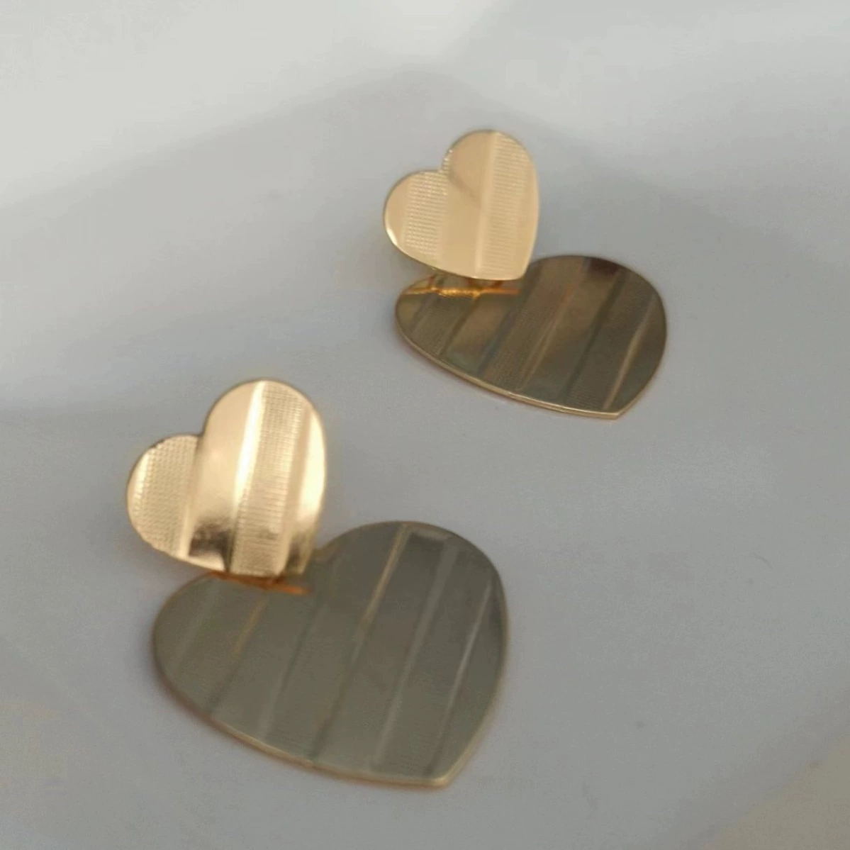 Chic Striped Embracing Hearts Design for Women: Bold Two-part Pendant Jewelry