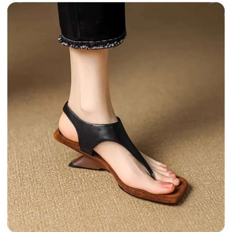 Clip Toe Sandals Women Mid Heels Shoes Fashion Beach Slippers Summer Cozy Pumps Slides Women Retro Trend Shoes 260305