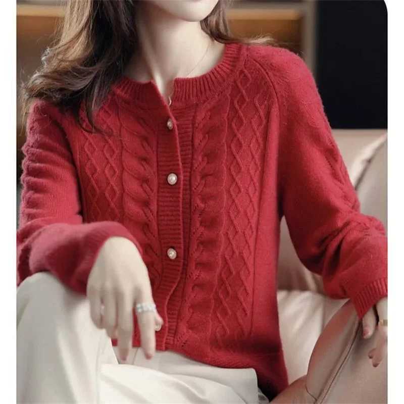 2024 Female Xiaoxiangfeng Cardigan Sweater Coat Spring Women Loose Round Neck Knitwear Jacket Lazy Wind Lady Knitting Outerwear M260306