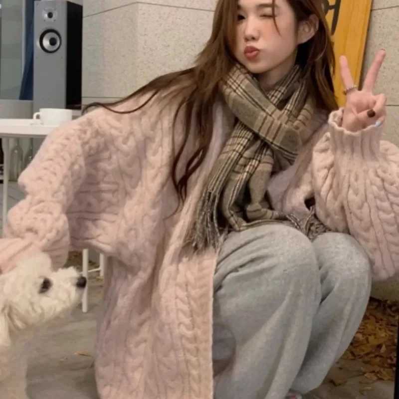 Twist Knitted Pink Sweater Woman 2024 New Medium and Long Loose Lazy Autumn Winter Women Design Gentle Knitted Cardigan Ladies M260306