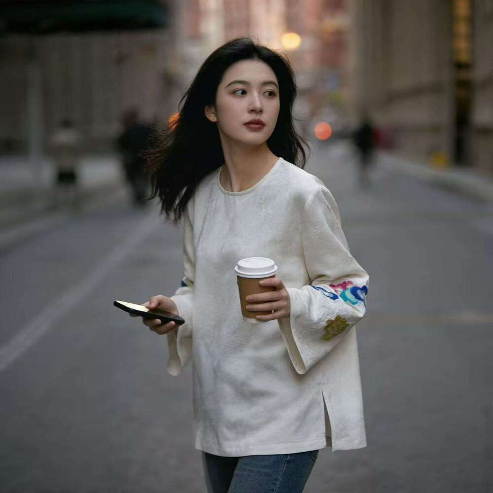 Chinese Style Fashion Embroidered O-neck Long Sleeve Shirts Women Spring Summer Elegant Temperament All-match Office Lady Tops