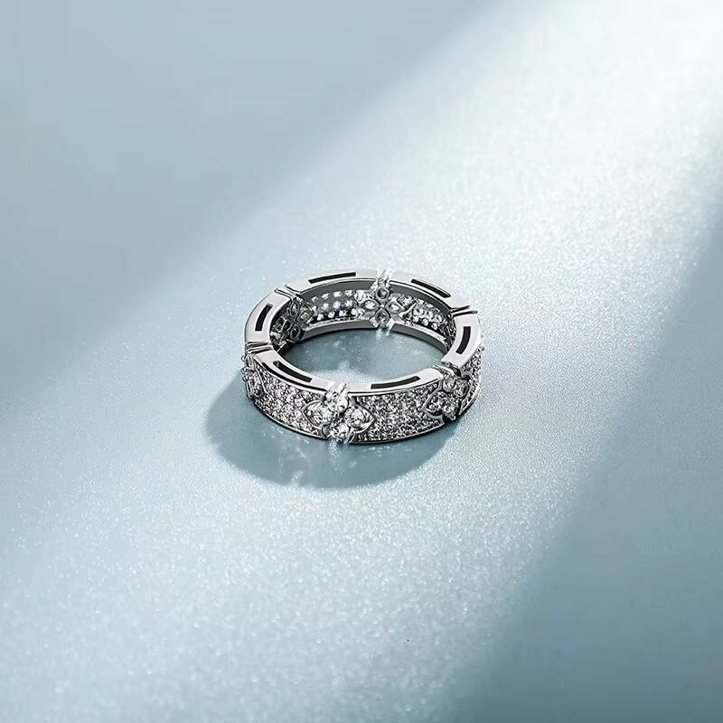 Trendy Hip Hop Micro Pave Starry Zircon Ring for Men and Women Brass with Cubic Zirconia Clover Design Unique Fashion Jewelry