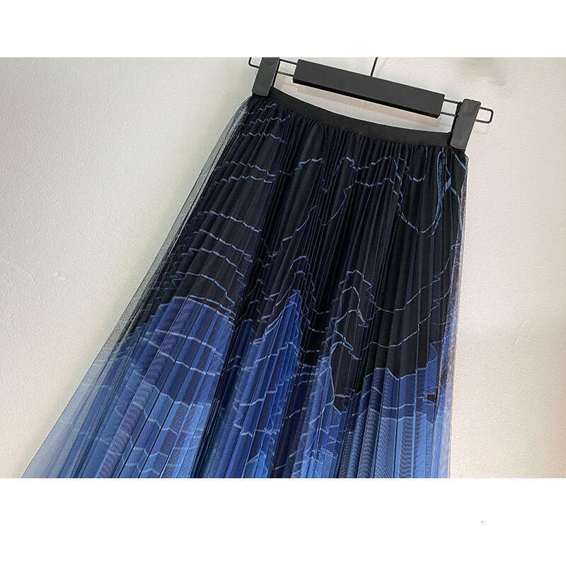 2026 Spring and Summer New Gradient Black and Blue Chiffon Skirt for Women, Medium Length Color blocked Hundred Fold Skirt