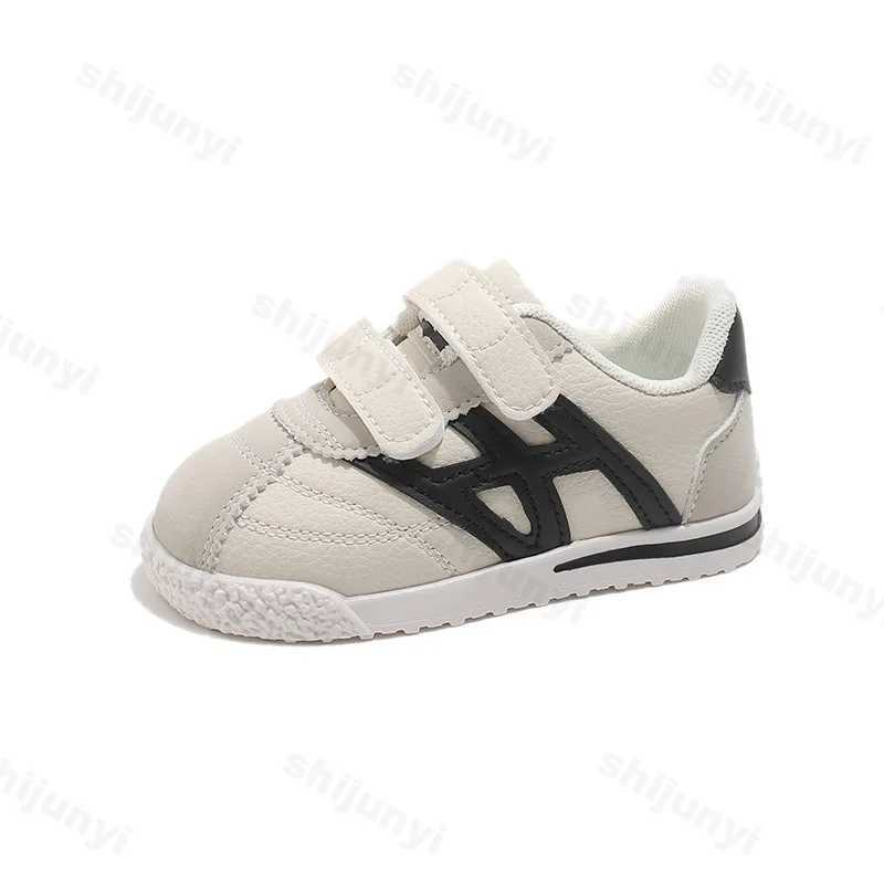 These 2026 spring and autumn kids' casual sneakers are lightweight, breathable, and non-slip, ideal for both boys and girls as walking and runnin