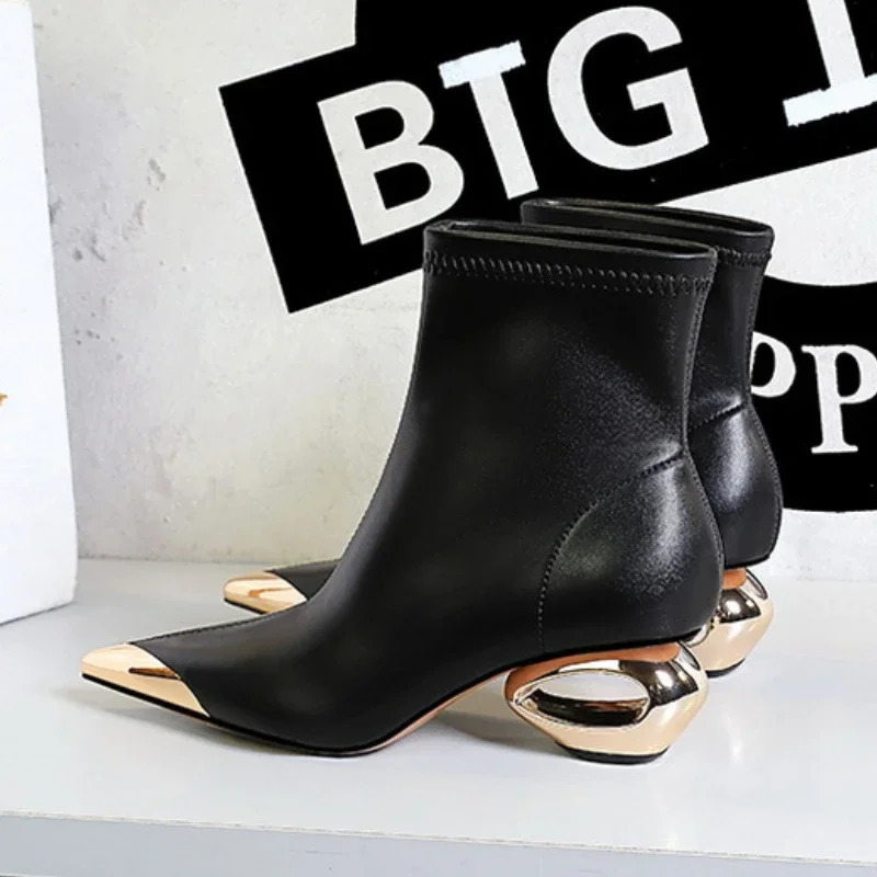 Metal Hollow Heel Iron Head Metal Pointed Toes Modern Short Boots for Women Winter Street Style Low Heel Boots Female 260303