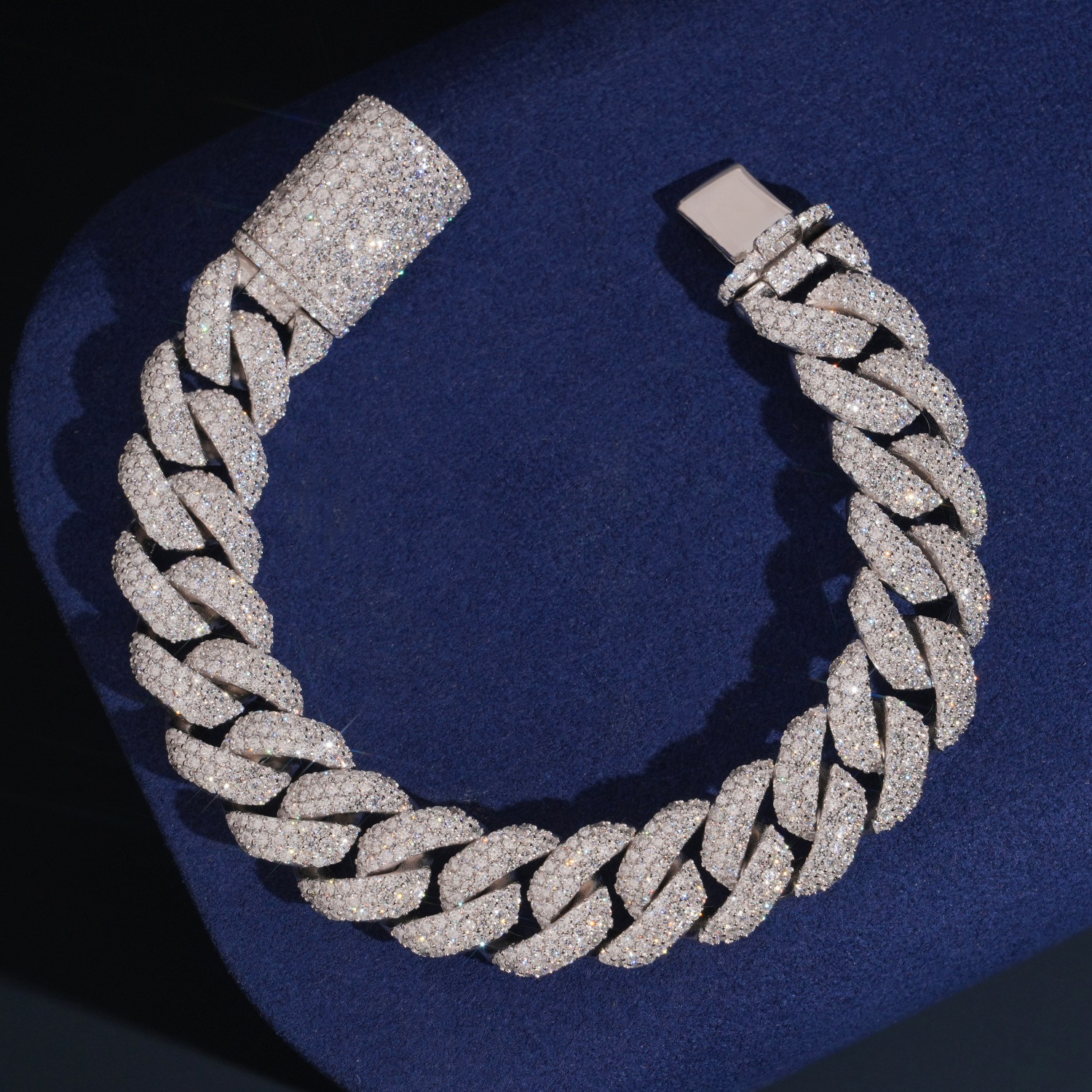 Best-selling 15mm mens S925VVS moissanite hip-hop iced-out Cuban fashion bracelet with bent buckle design