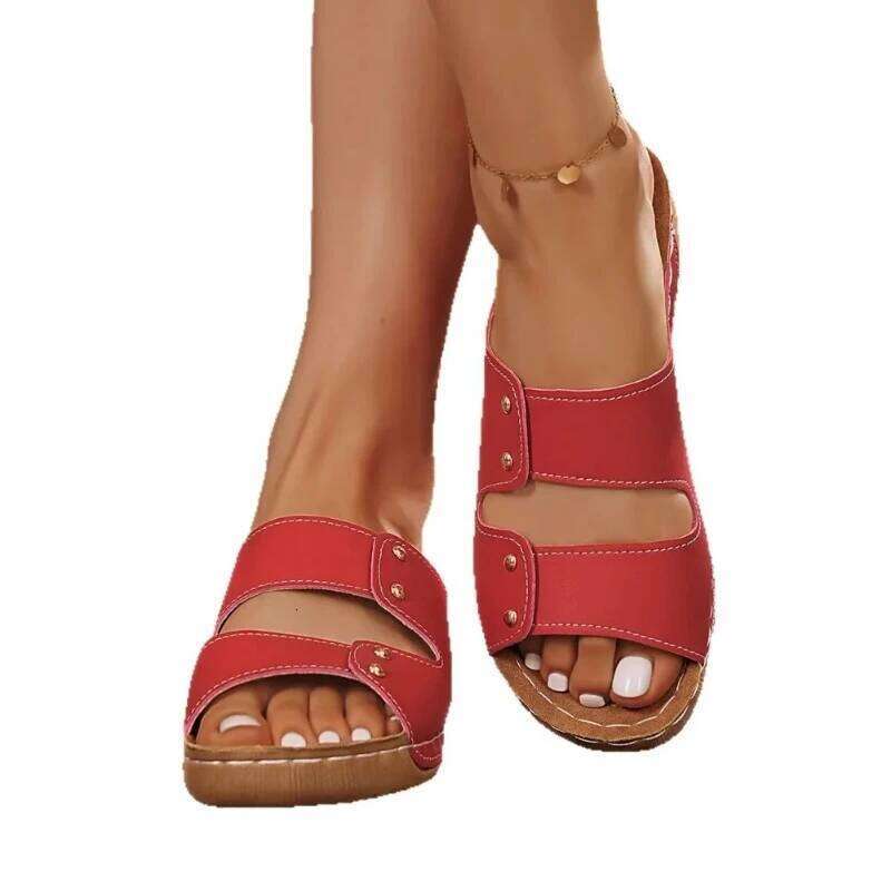 2025 new sandals with exposed toes women's fashionable and casual rivet decoration comfortable wedge slippers