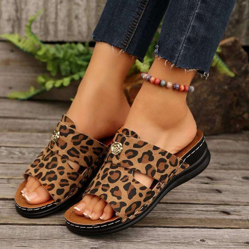 2026 Summer New Fashionable Leopard Pattern Design Casual Outdoor Non slip Wear resistant Comfortable Sandals