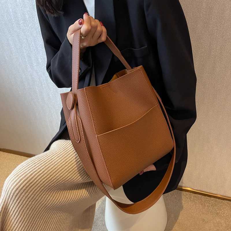 2025 Wide Strap Message Handbag Women Shoulder Bags Leather Soft Casual Bucket Large Capacity Simple Multi-function Tote H260306