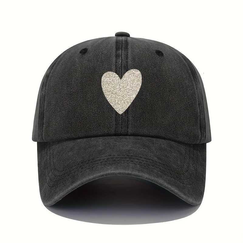 Baseball cap with sparkling heart-shaped pattern design suitable for all seasons casual sports outdoor fashion accessories S260306