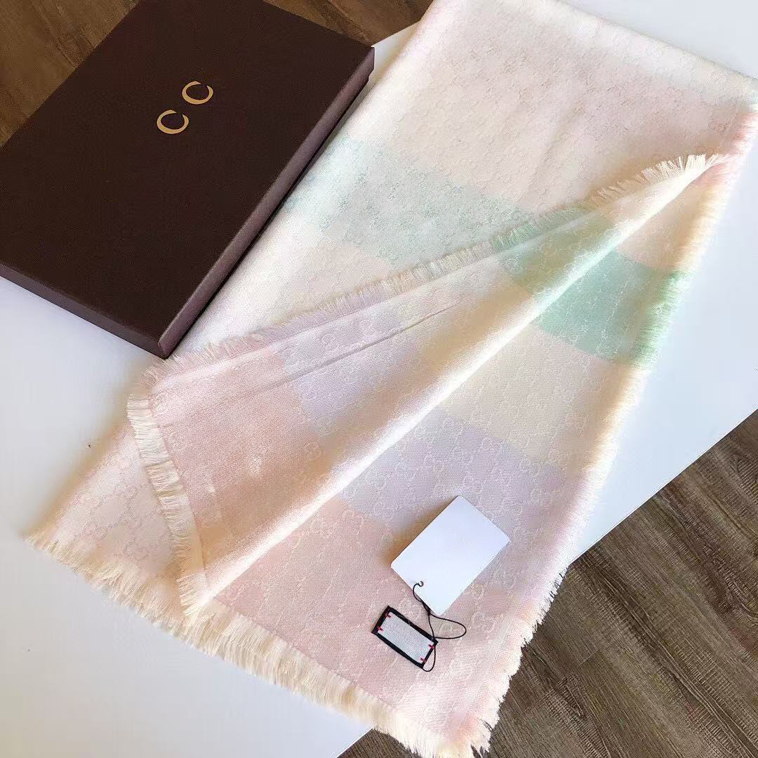 Designer Scarf Premium Wool Scarf 140x140 cm Soft Gradient Check Pattern Fringe Edge Warm Winter Fashion Accessory for Women Men with box