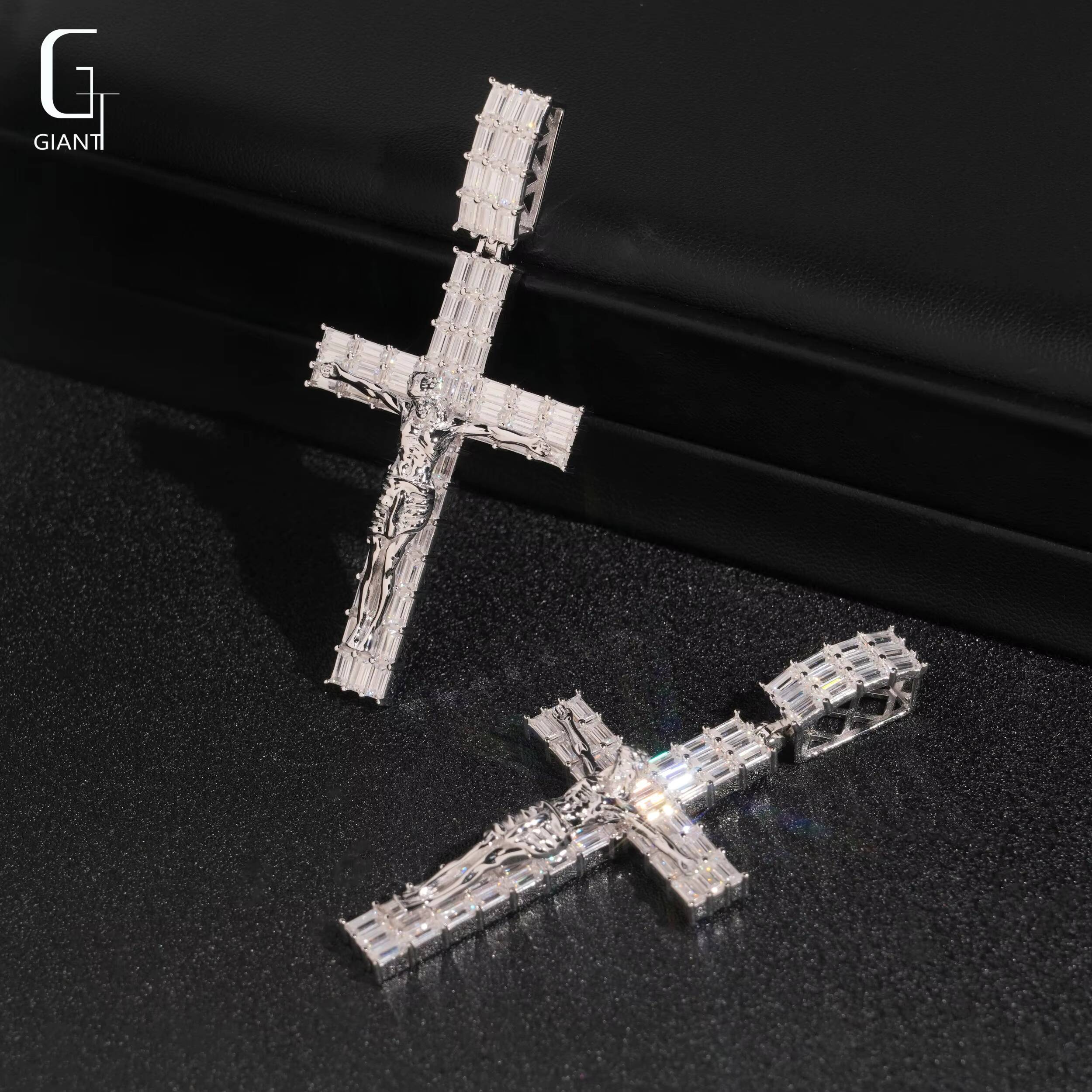 US Stock Pass Diamond Test VVS Cross Moissanite Pendants 925 Silver Charm Pendant Mens HipHop Iced Out Moissanite Pendants GRA