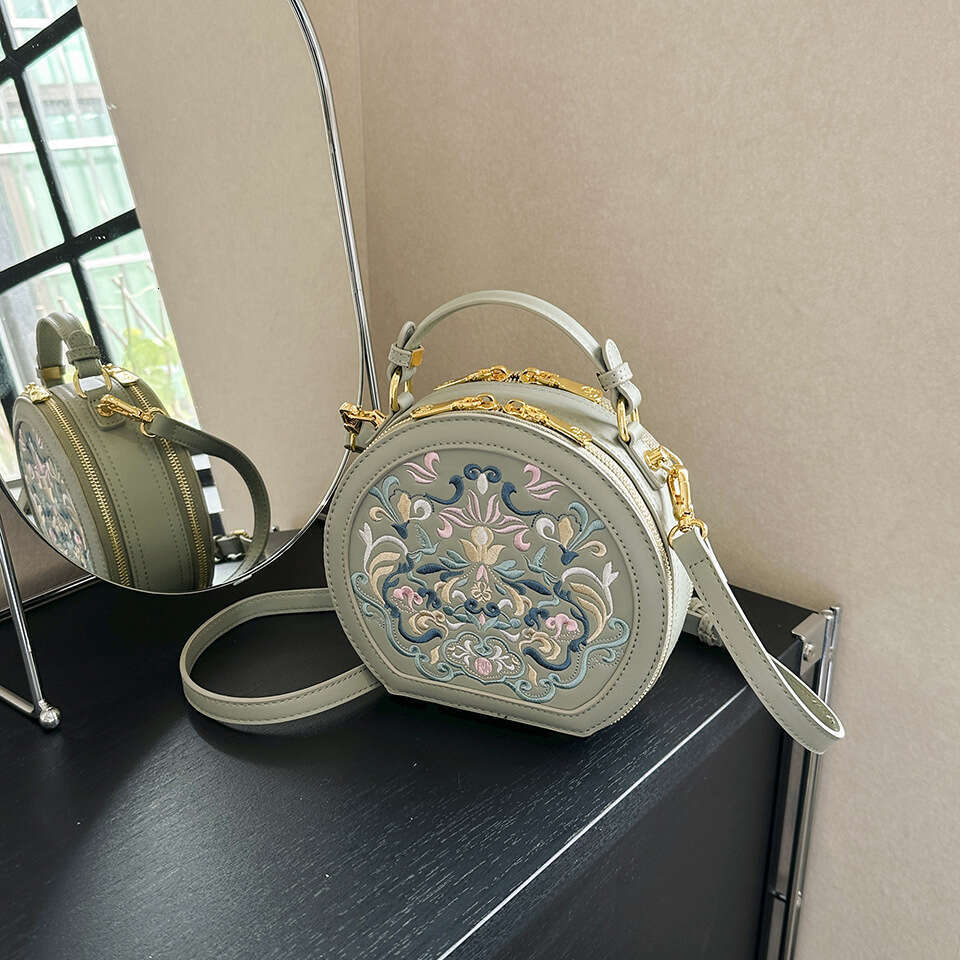 Tote Niche High Quality Embroidered Handbag For Women New Trendy Artistic Chinese Style Single Shoulder Crossbody Small Round Bag