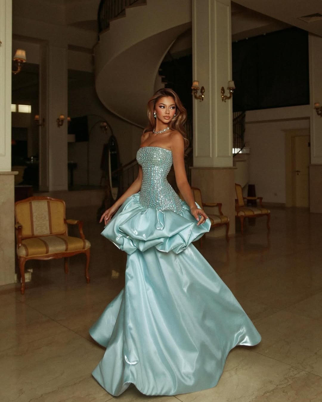 Sparkly A Line Evening Dresses For Women Sequins Gown Strapless Sleeveless Sweep Train Dress Party Custom Made