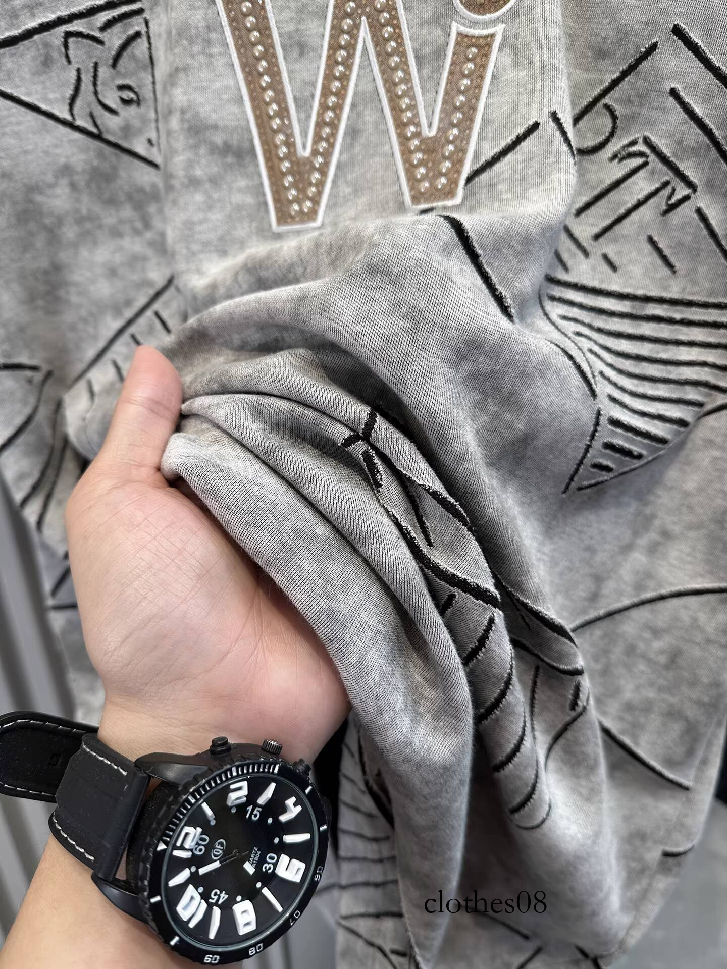 European-style heavy-duty design with rhinestone embellishments and distressed details, men's short-sleeve t-shirt, 2025 new summer trendy Americ