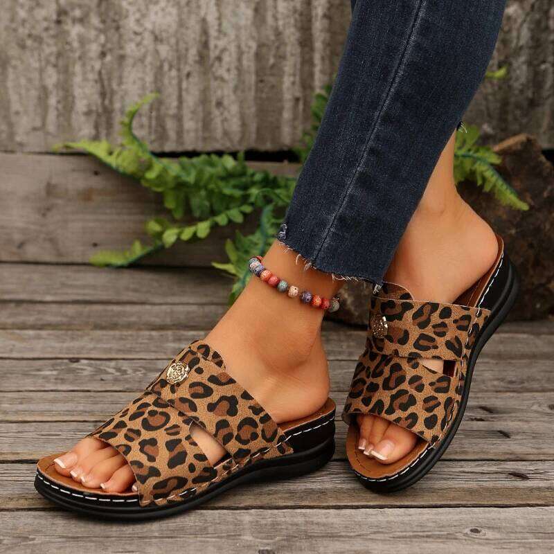 2026 Summer New Fashionable Leopard Pattern Design Casual Outdoor Non slip Wear resistant Comfortable Sandals