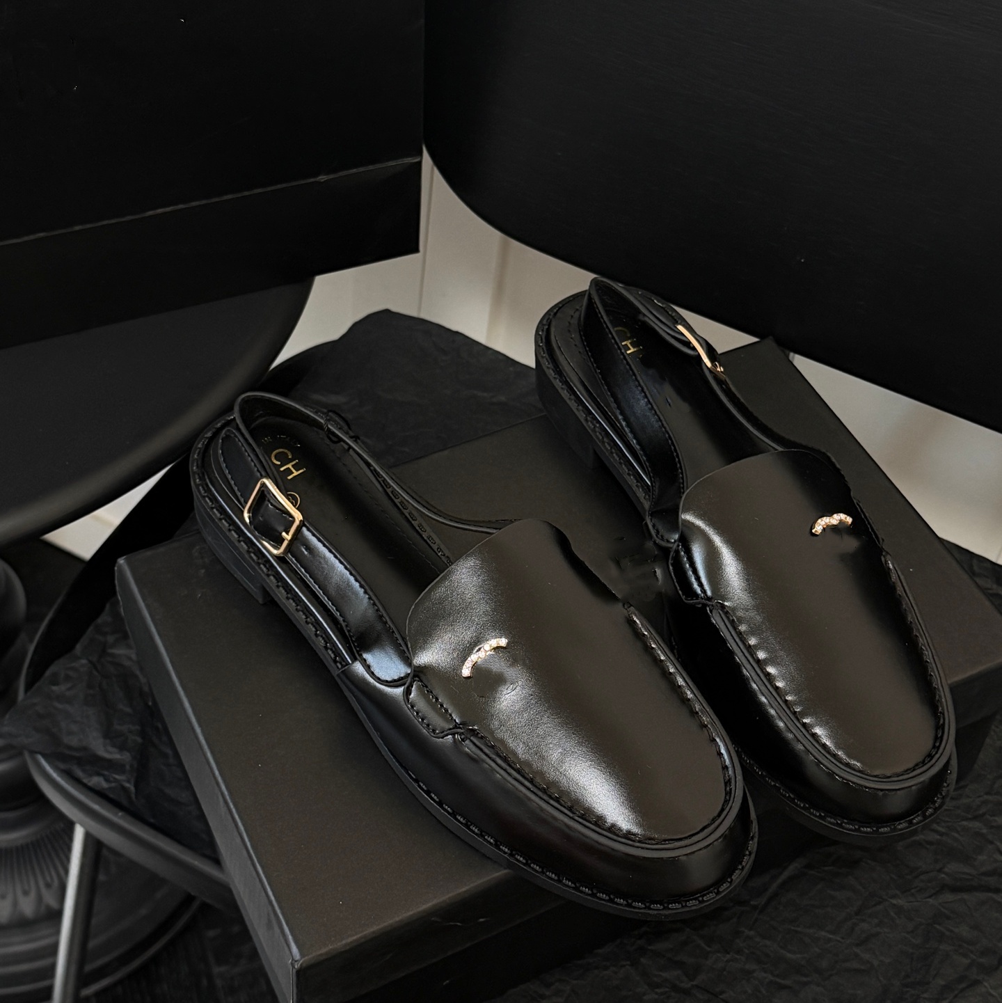 2026 CC Designer Paris Summer Women's Loafers - Genuine Leather Material - LOGO with diamond - High-Quality Luxury Fashion Women's Flat single shoes