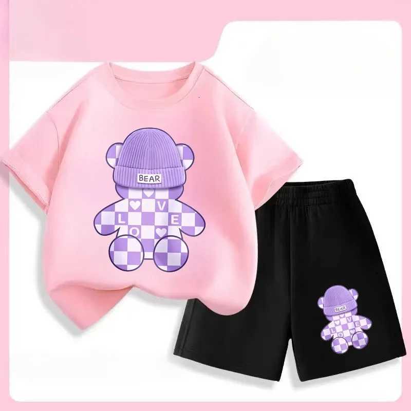 This kids' pink-purple checkered bear short-sleeve set is breathable, comfortable, making it a sweet and cool casual two-piece set for both boys 