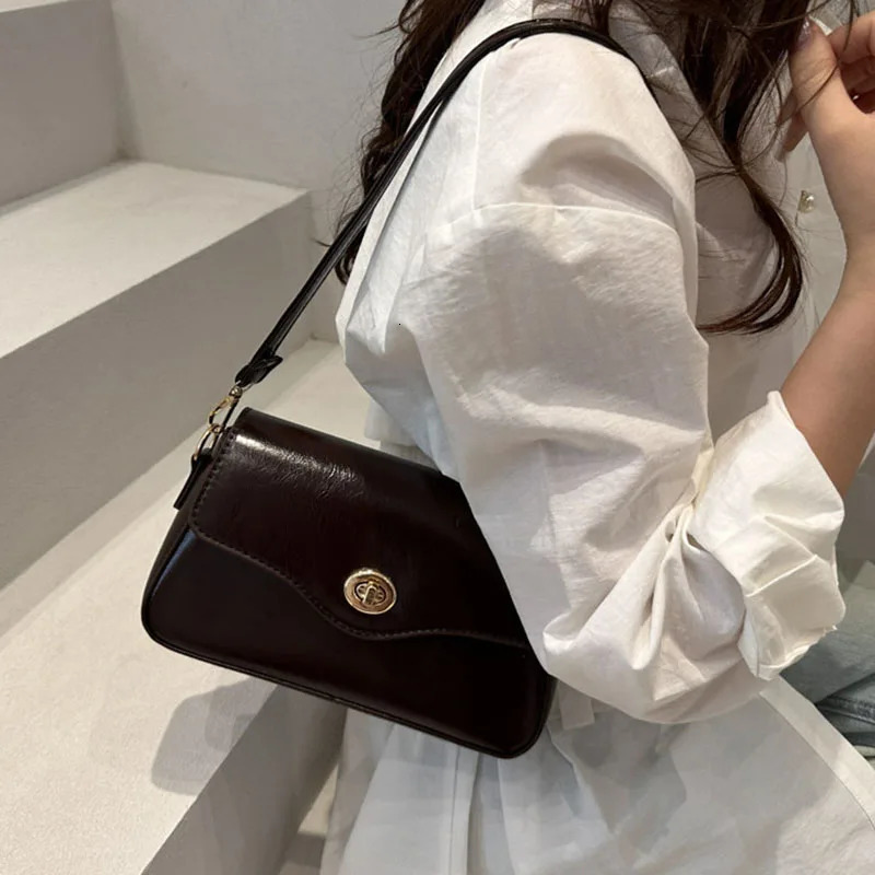 Korean Black Small Square Bag For Women Shoulder Crossbody Retro Fashion Handbag Adjustable Strap 260227
